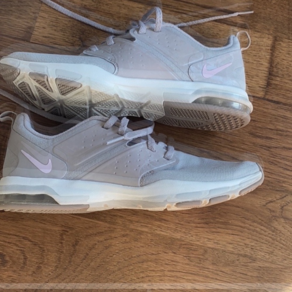 Nike Air Bella Trainer Size 8 Color Moon Particle